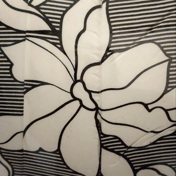 10PC KING SIZE REVERSIBLE BEDDING SET. - Picture 3 of 8